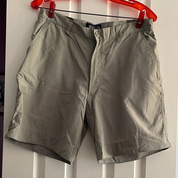 NARRAGANSETT Traders khaki colored men's shorts - size M - 4 pocket lightweight - Picture 1 of 4